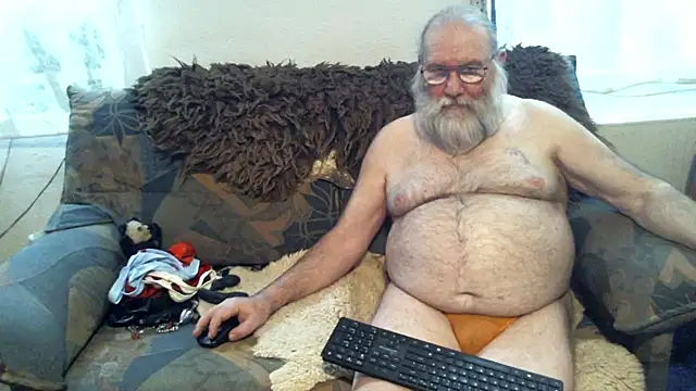 Snapshot of SexySantaC chatting on February 1, 8:05 pm SexySantaC online show from February 1, 8:05 pm