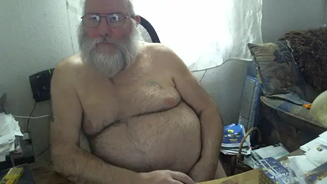 Snapshot of SexySantaC chatting on February 5, 8:46 pm SexySantaC online show from February 5, 8:46 pm