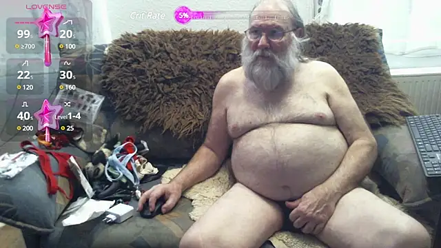 Snapshot of SexySantaC chatting on February 17, 8:47 pm SexySantaC online show from February 17, 8:47 pm