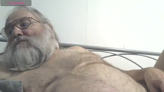 Snapshot of SexySantaC chatting on March 5, 11:17 am SexySantaC online show from March 5, 11:17 am