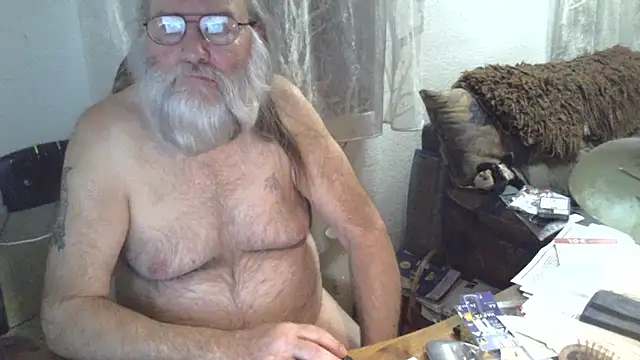 Snapshot of SexySantaC chatting on March 18, 4:47 am SexySantaC online show from March 18, 4:47 am