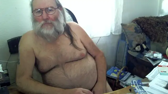 Snapshot of SexySantaC chatting on March 18, 2:59 pm SexySantaC online show from March 18, 2:59 pm