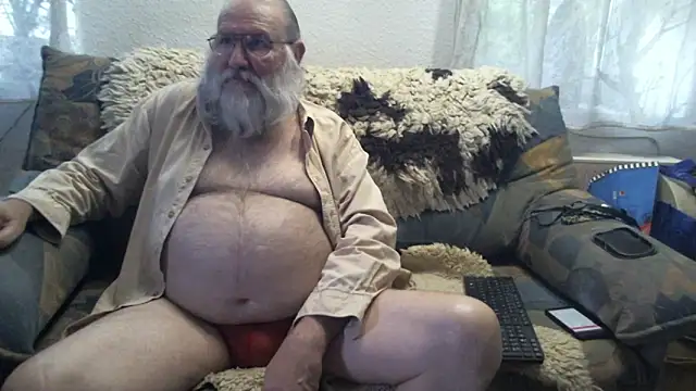Snapshot of SexySantaC chatting on October 2, 3:19 pm SexySantaC online show from October 2, 3:19 pm