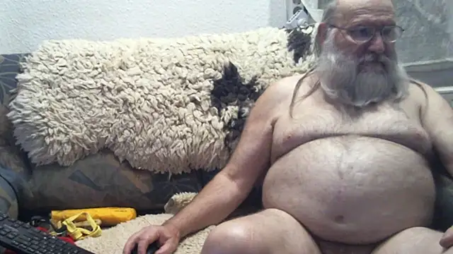 Snapshot of SexySantaC chatting on October 19, 8:09 pm SexySantaC online show from October 19, 8:09 pm