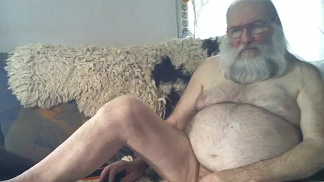 Snapshot of SexySantaC chatting on October 28, 7:23 am SexySantaC online show from October 28, 7:23 am