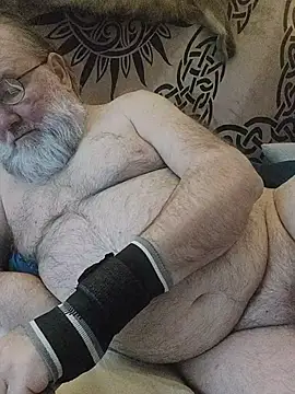 Snapshot of SexySantaC chatting on December 15, 7:23 am SexySantaC online show from December 15, 7:23 am