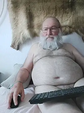 Snapshot of SexySantaC chatting on May 14, 8:21 am SexySantaC online show from May 14, 8:21 am