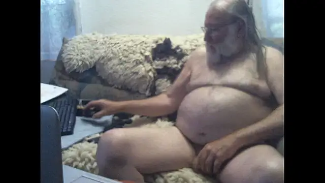 Snapshot of SexySantaC chatting on June 4, 6:36 pm SexySantaC online show from June 4, 6:36 pm