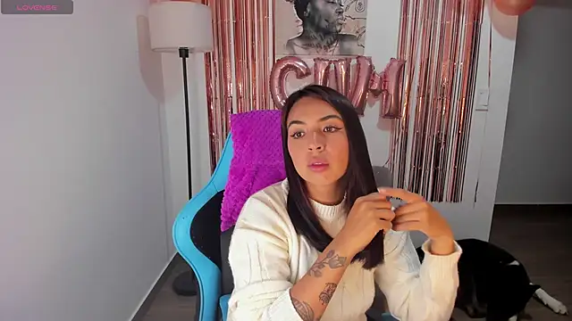 Miss Nicole online show from June 8, 7:25 pm