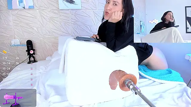 Snapshot of evaa_rose chatting on January 23, 1:45 pm evaa rose online show from January 23, 1:45 pm