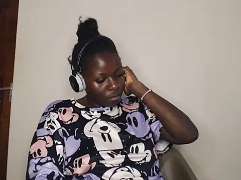 queenofqueens96 online show from March 12, 6:19 am