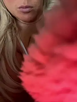 Bustyblondebabe32 online show from January 10, 8:49 am