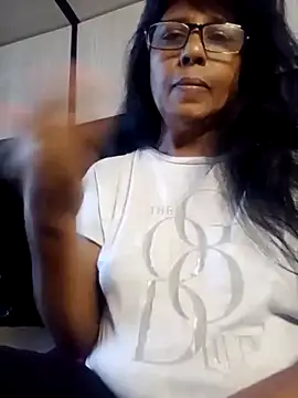 Snapshot of MsAttitude chatting on May 6, 7:24 am MsAttitude online show from May 6, 7:24 am