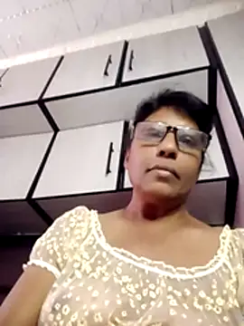 Snapshot of MsAttitude chatting on June 1, 11:45 am MsAttitude online show from June 1, 11:45 am