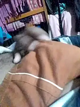 Snapshot of Longlund9 chatting on February 1, 1:30 pm Longlund9 online show from February 1, 1:30 pm