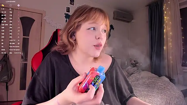 LisaLaas online show from December 5, 8:00 pm