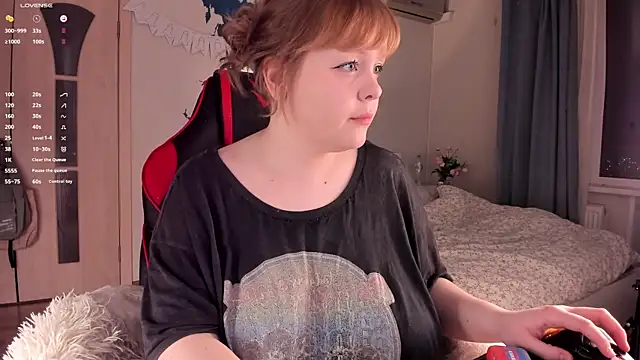 LisaLaas online show from December 6, 2:17 pm