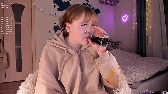 LisaLaas online show from December 11, 2:44 pm