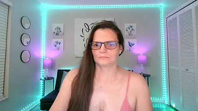 Snapshot of -Samie- chatting on June 14, 10:17 am -Samie- online show from June 14, 10:17 am