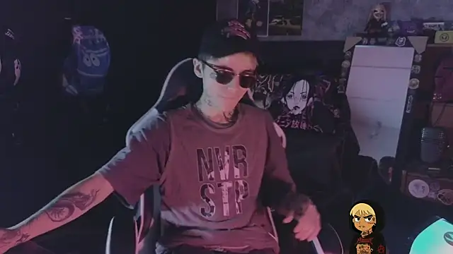 Snapshot of AcidMilo chatting on June 22, 4:26 pm AcidMilo online show from June 22, 4:26 pm