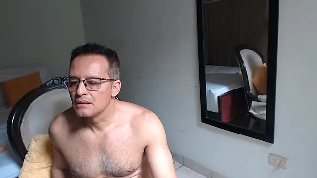 Snapshot of Daddyhot_Alejo chatting on June 4, 4:13 pm Daddyhot Alejo online show from June 4, 4:13 pm