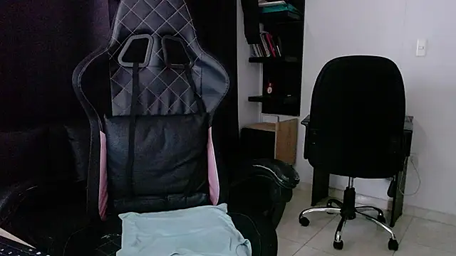 Snapshot of Karen_sex92 chatting on February 11, 12:27 pm Karen sex92 online show from February 11, 12:27 pm