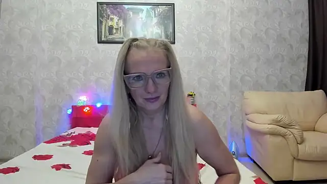 TrueFoxyyy online show from March 9, 4:33 pm