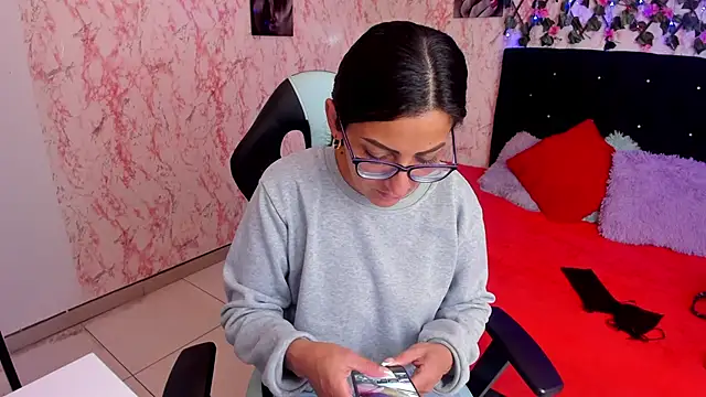 alma blue online show from December 31, 4:35 pm