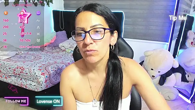 alma blue online show from December 3, 9:57 pm