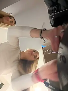 Snapshot of pinkstar_ chatting on February 5, 4:59 am pinkstar online show from February 5, 4:59 am