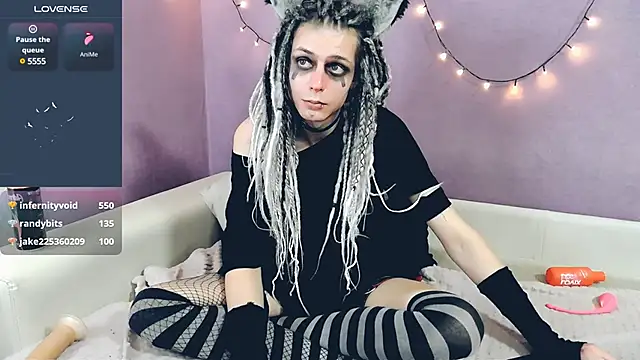 Snapshot of Littlepinkcat chatting on February 13, 8:27 am Littlepinkcat online show from February 13, 8:27 am