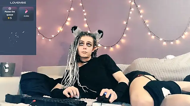 Snapshot of Littlepinkcat chatting on February 23, 7:17 pm Littlepinkcat online show from February 23, 7:17 pm