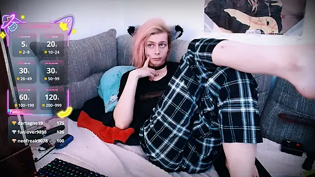 Snapshot of Littlepinkcat chatting on October 28, 2:48 am Littlepinkcat online show from October 28, 2:48 am