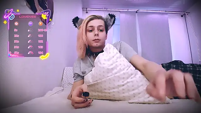 Snapshot of Littlepinkcat chatting on December 4, 6:34 am Littlepinkcat online show from December 4, 6:34 am