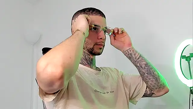  jamesleandros1 online show from October 1, 8:59 pm