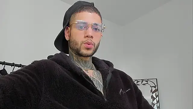  jamesleandros1 online show from October 8, 7:44 pm