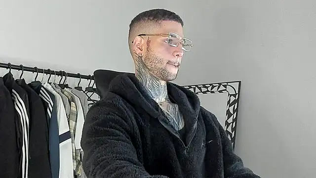  jamesleandros1 online show from November 25, 3:28 am