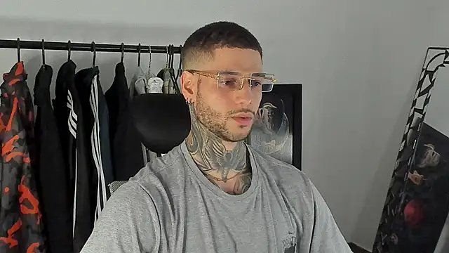  jamesleandros1 online show from December 16, 9:09 pm