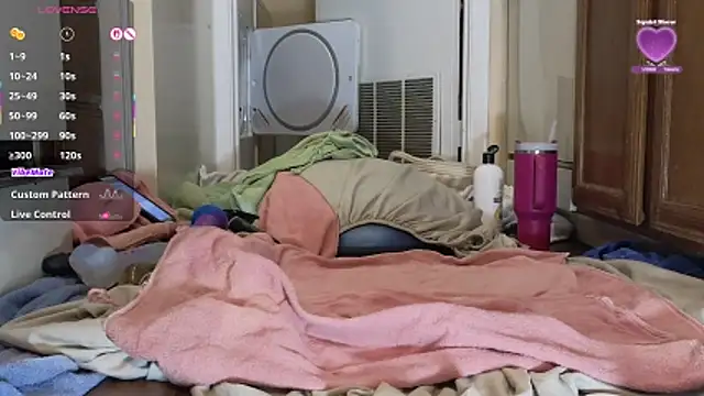 LoveSaraChristine online show from April 6, 5:47 pm