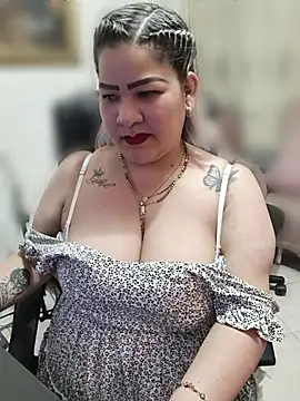 Snapshot of Dalessa_Bigtits chatting on June 26, 3:55 am Dalessa Bigtits online show from June 26, 3:55 am