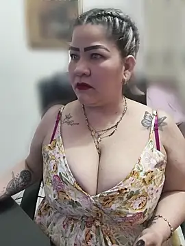 Snapshot of Dalessa_Bigtits chatting on June 27, 3:44 am Dalessa Bigtits online show from June 27, 3:44 am