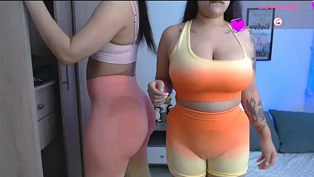 Snapshot of valeria4 chatting on July 15, 10:37 pm valeria4 online show from July 15, 10:37 pm