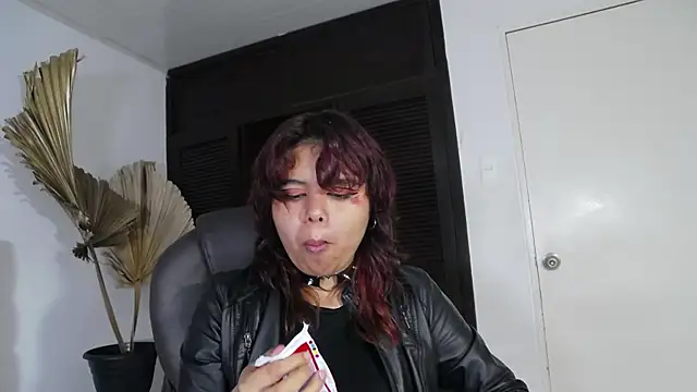 Snapshot of SabinaMerchetti chatting on April 20, 2:03 am SabinaMerchetti online show from April 20, 2:03 am