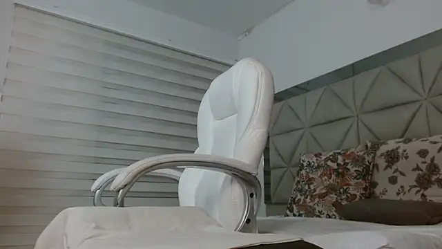 nana levy online show from February 27, 10:15 am