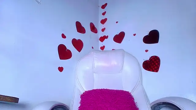 Snapshot of naomi_kyse chatting on February 8, 9:13 am naomi kyse online show from February 8, 9:13 am