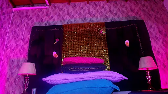 Snapshot of naomi_kyse chatting on September 12, 3:06 am naomi kyse online show from September 12, 3:06 am