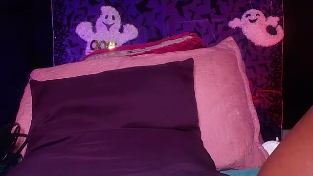 Snapshot of naomi_kyse chatting on October 22, 3:07 am naomi kyse online show from October 22, 3:07 am