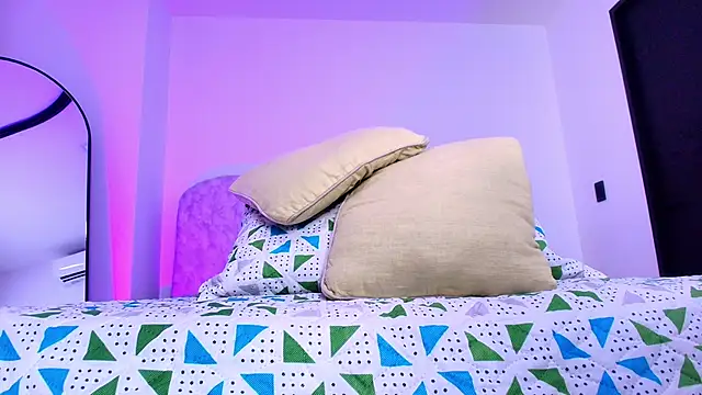 Snapshot of naomi_kyse chatting on November 21, 3:05 am naomi kyse online show from November 21, 3:05 am