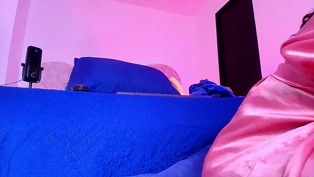 Snapshot of naomi_kyse chatting on December 3, 3:14 am naomi kyse online show from December 3, 3:14 am