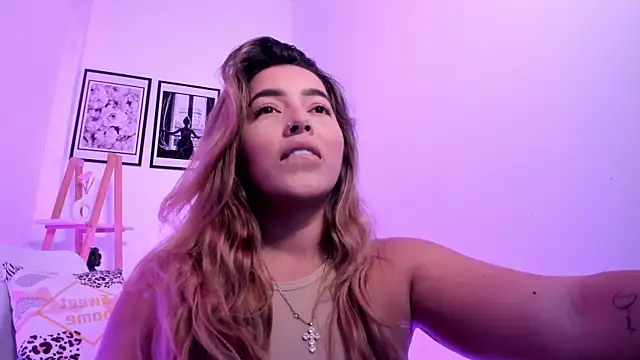 sofihill01 online show from June 4, 6:47 pm